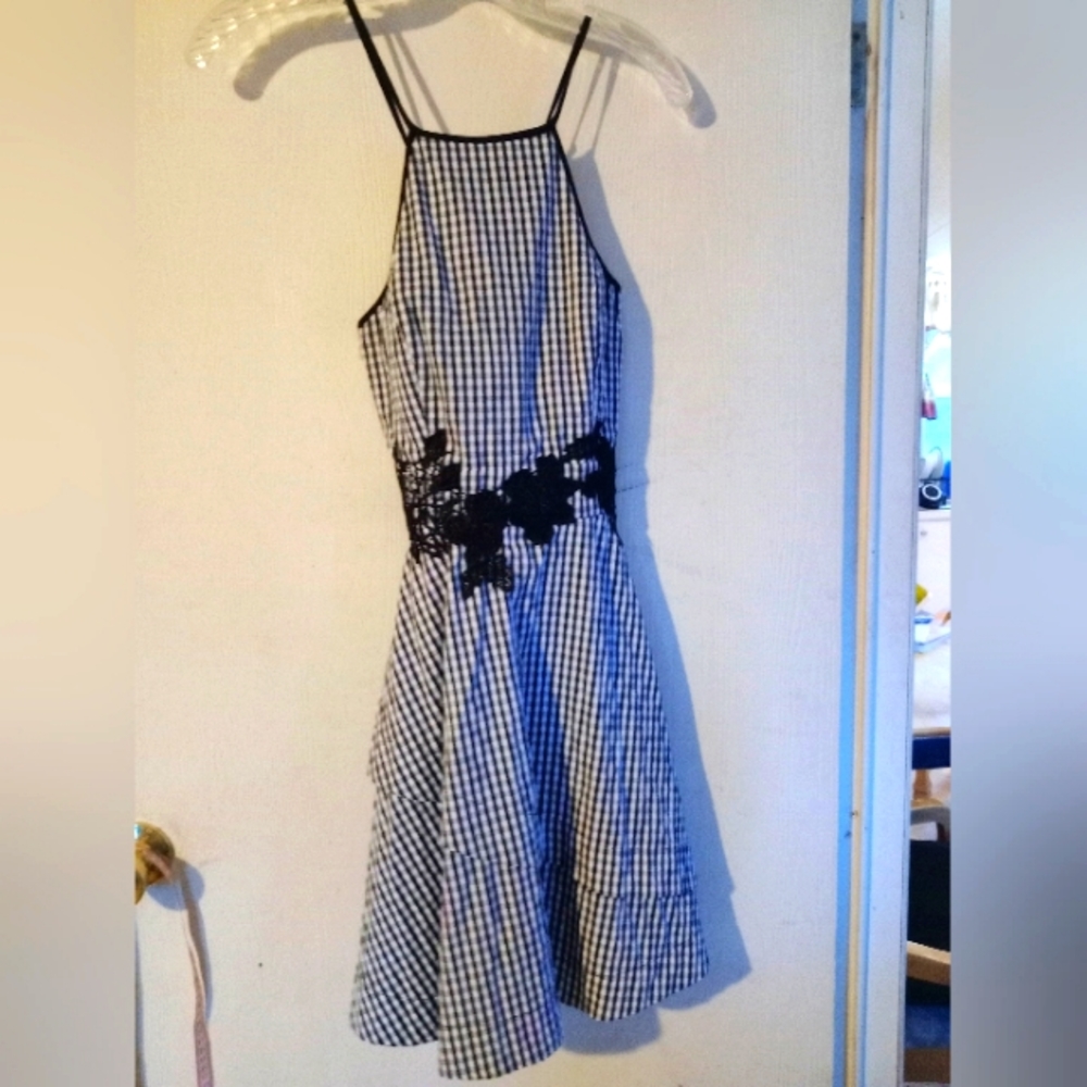 Speechless Black and White Gingham Dress w Embroidered Flowers. Sz.Small‎